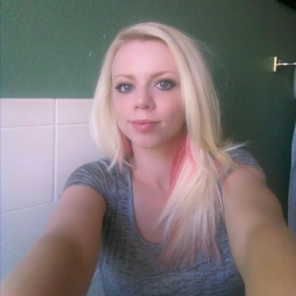 Meet your Posher, Ashley - Picture 2 of 2